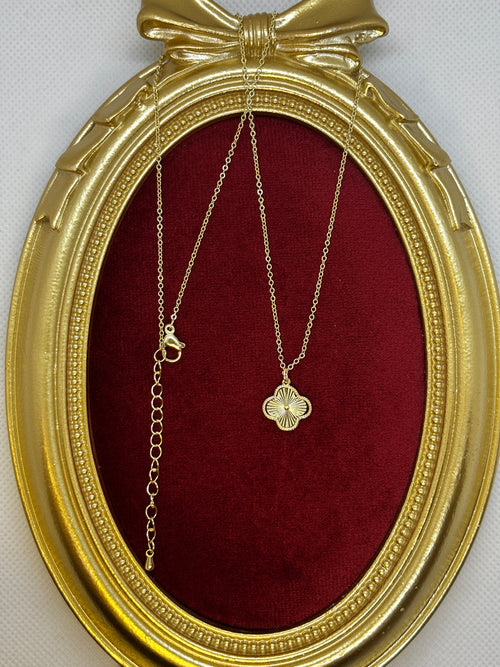 14k Gold Yonca Kolye