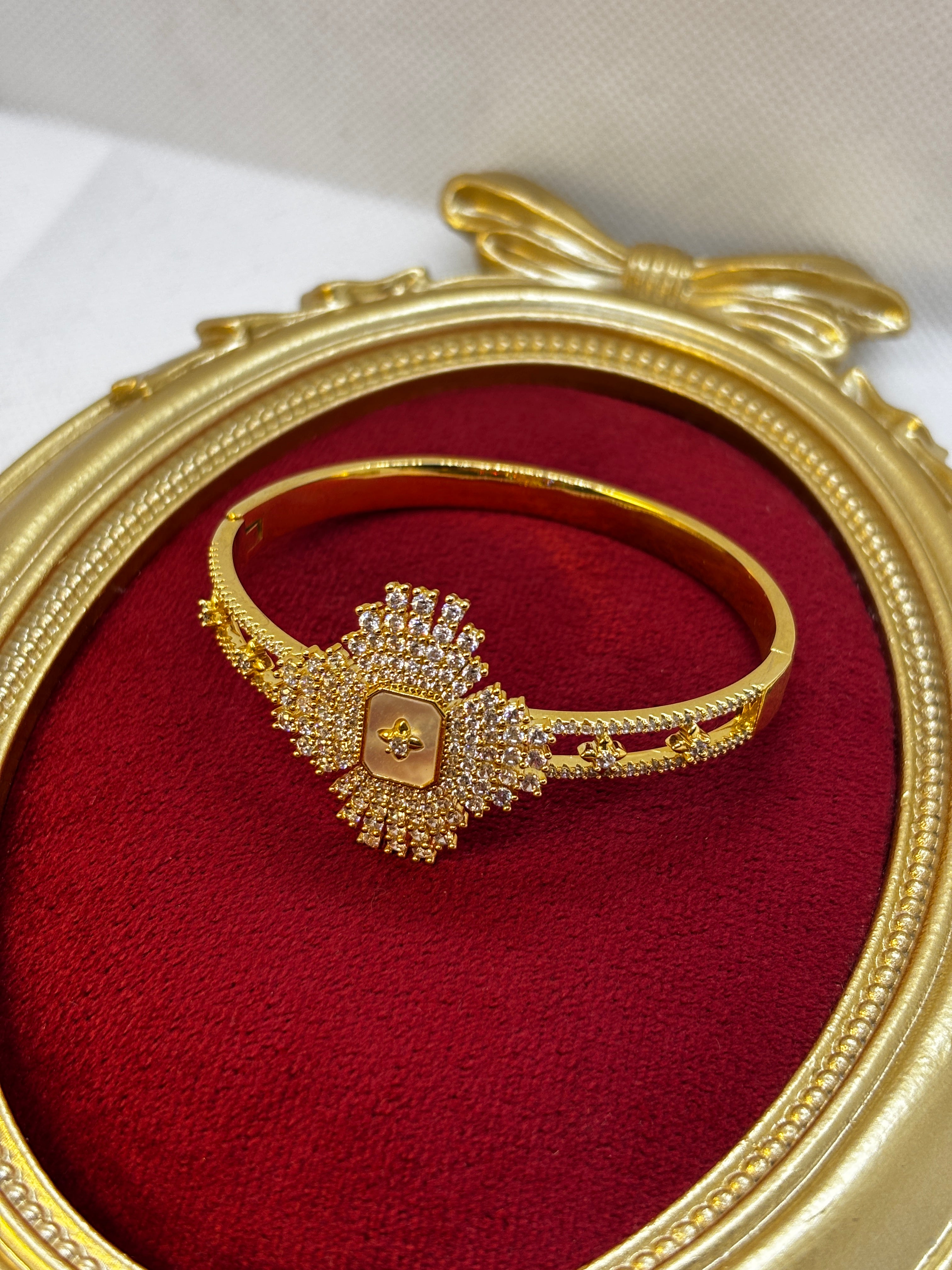 14k Zirkon Taşlı Kelepçe