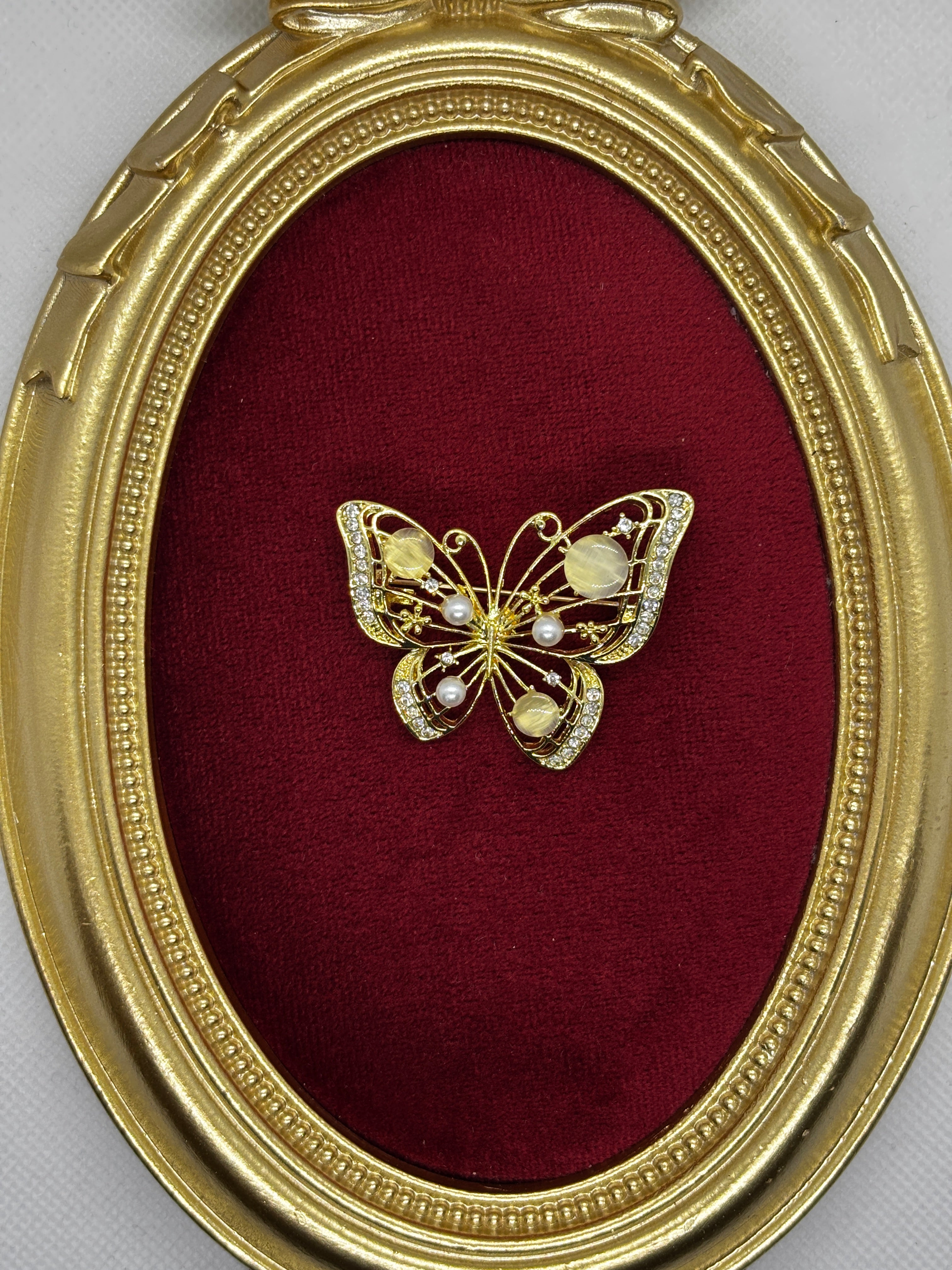 Gold İncili Kelebek Broş