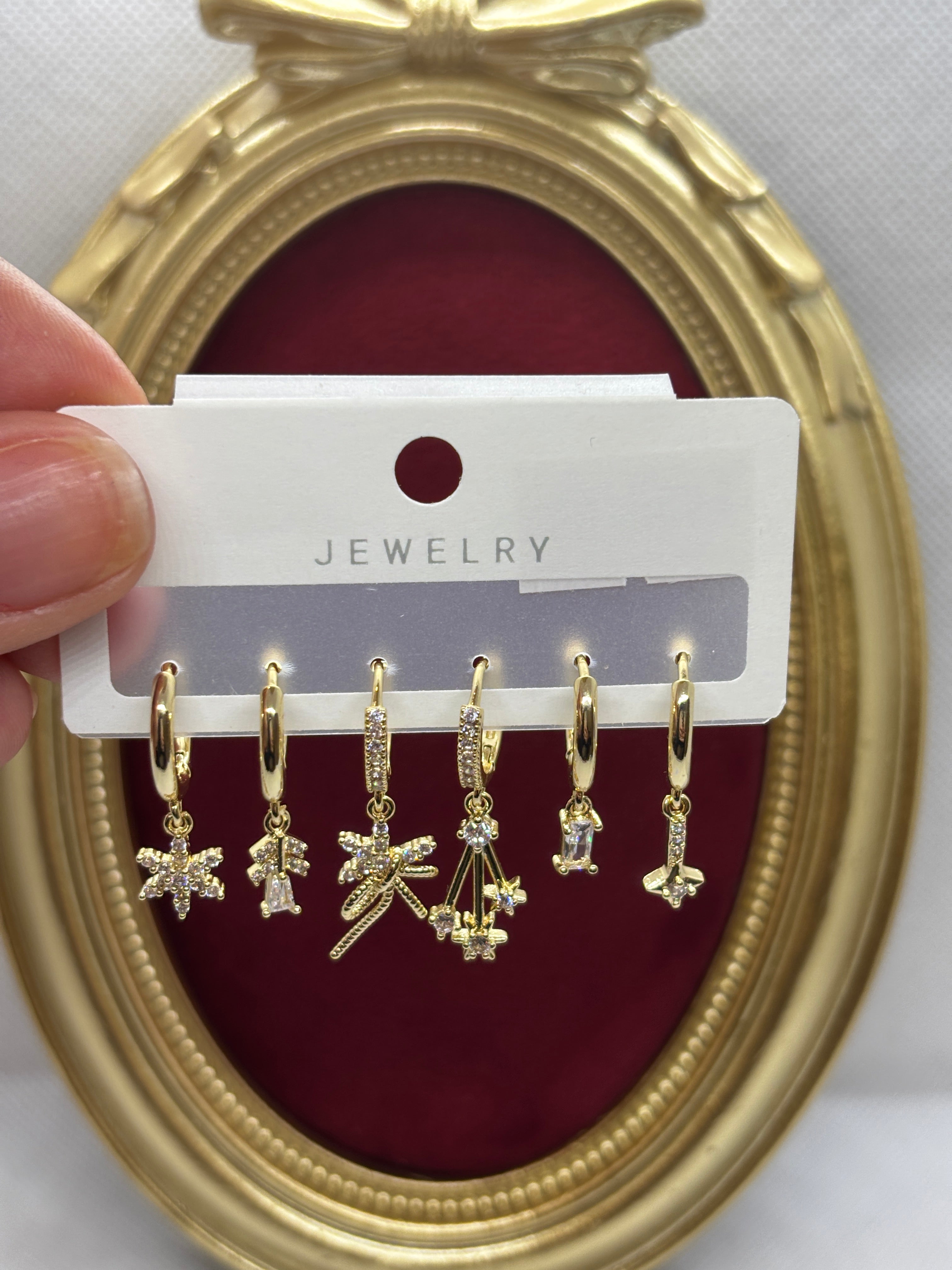 Özel Seri Taşlı Çiçek Altılı Set Küpe Gold