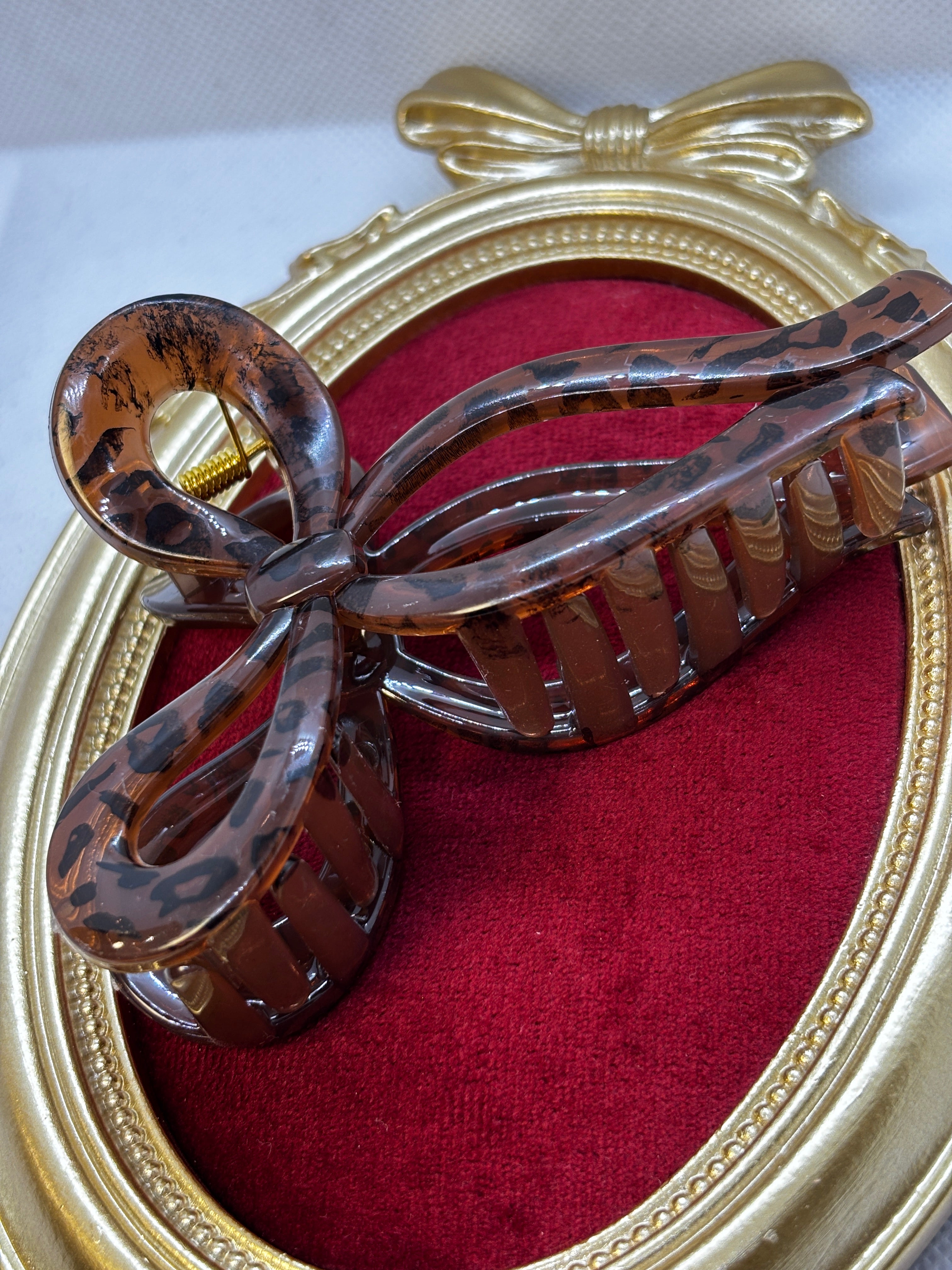 Leopar Fiyonklu Mandal Toka